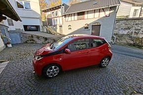 Rot Gebraucht 2018 Toyota Aygo X-play Kleinwagen | 7.200 € (Guter Preis) - Bild 1/4