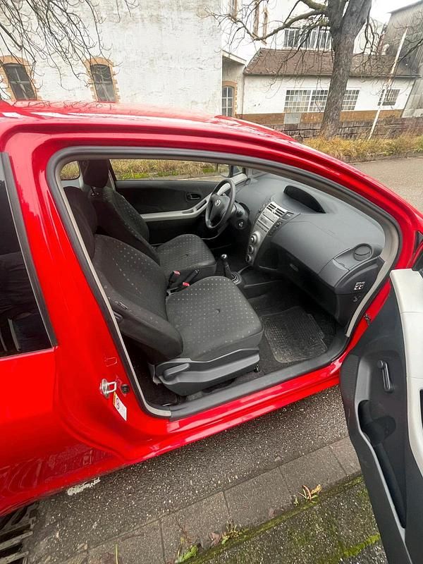 Gebraucht Toyota Yaris 69 PS (50 kW) 2008 Rot Kleinwagen