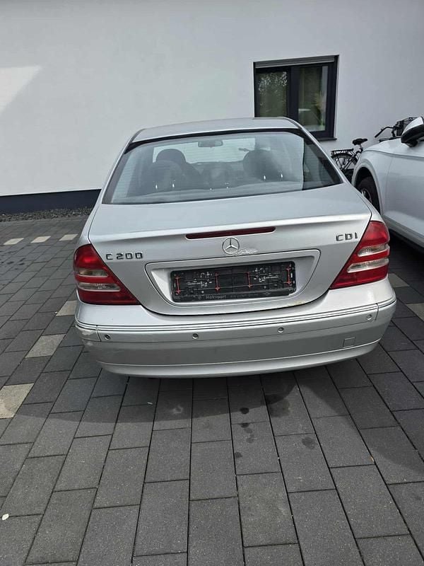 Silber Gebraucht 2002 Mercedes C200 Limousine | 500 € (Superpreis) - Bild 1/4