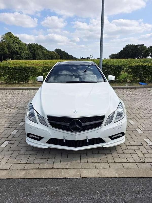Weiß Gebraucht 2010 Mercedes E250 Coupé | 12.500 € (Teuer) - Bild 1/4