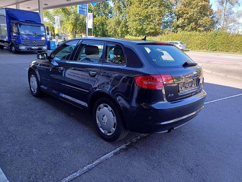 Gebraucht Audi A3 Attraction 105 PS (77 kW) 2013 Lavagrau perleffekt Kleinwagen