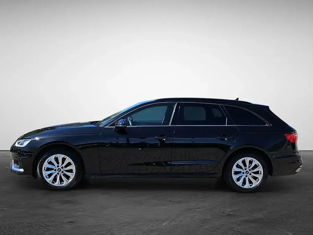 Gebraucht Audi A4 Advanced 163 PS (119 kW) 2023 Mythosschwarz metallic Kombi