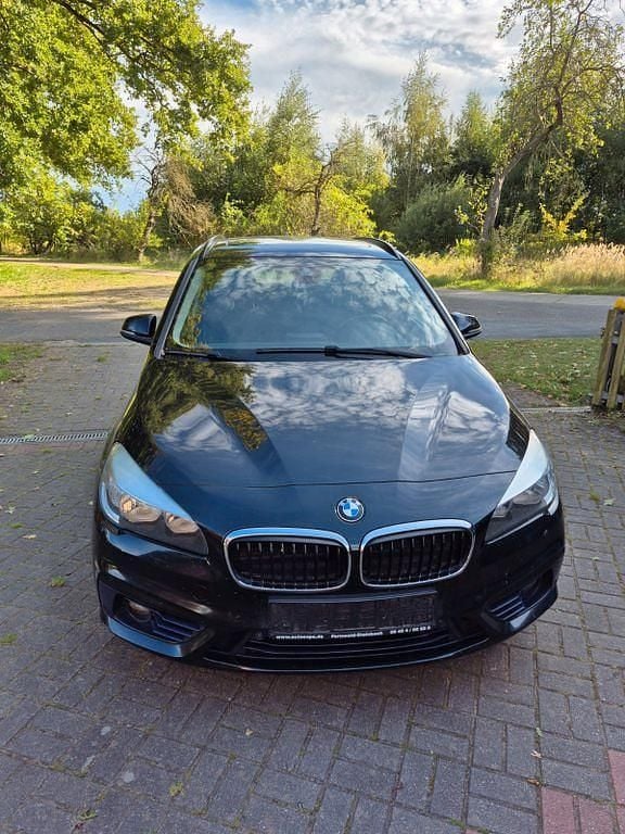 Schwarz Gebraucht 2016 BMW 218 Active Tourer Sport Line Van / Kleinbus | 8.350 € (Guter Preis) - Bild 1/4