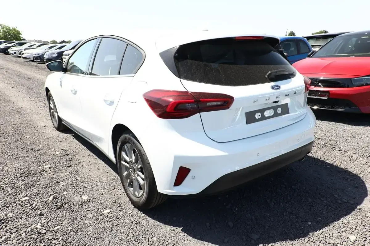 Neu Ford Focus Titanium X 125 PS (91 kW) 2026 Frozen white Limousine