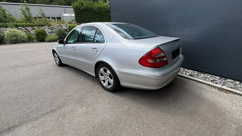 Gebraucht Mercedes E270 Avantgarde 177 PS (130 kW) 2004 Silber Limousine