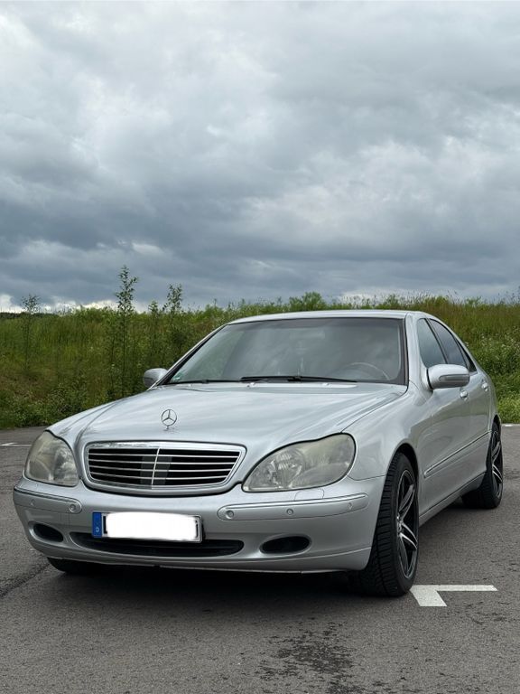 Silber Gebraucht 2001 Mercedes S320 Limousine | 4.990 € - Bild 1/4