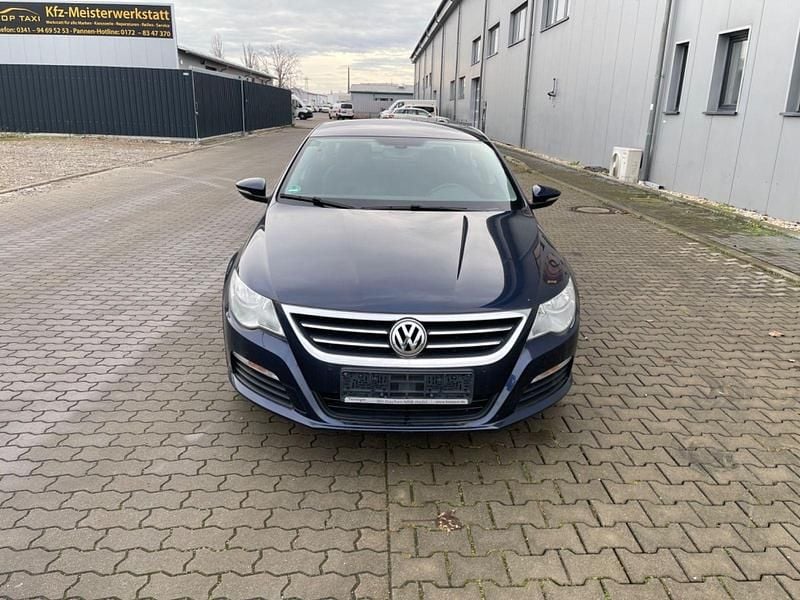Gebraucht VW Passat 160 PS (117 kW) 2011 Blau Coupé