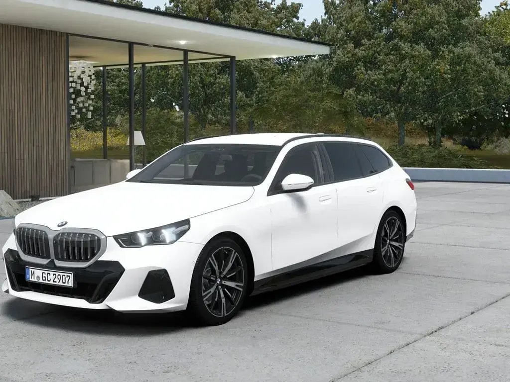 Gebraucht BMW 520 M Sport 197 PS (144 kW) 2025 Weiß Limousine