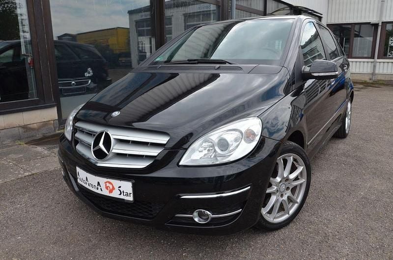 Kosmosschwarz Gebraucht 2010 Mercedes B200 Van / Kleinbus | 6.390 € (Fairer Preis) - Bild 1/4