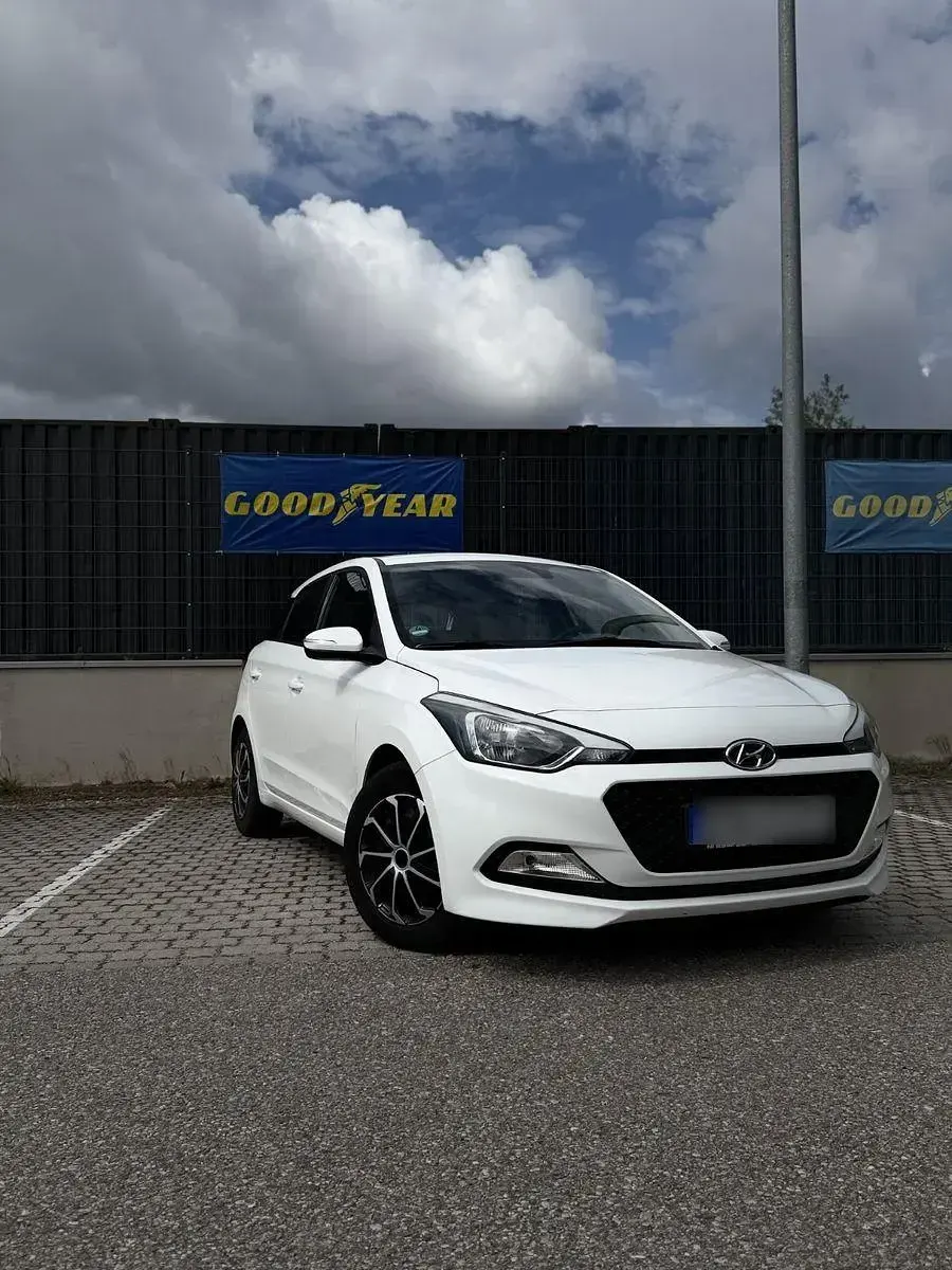 Gebraucht Hyundai i20 GO! 75 PS (55 kW) 2017 Weiß Kleinwagen