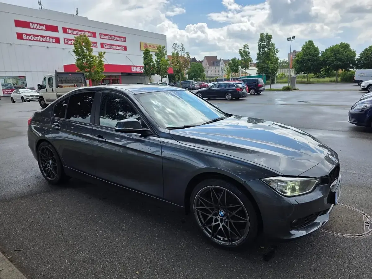 Gebraucht BMW 320 184 PS (135 kW) 2013 Limousine