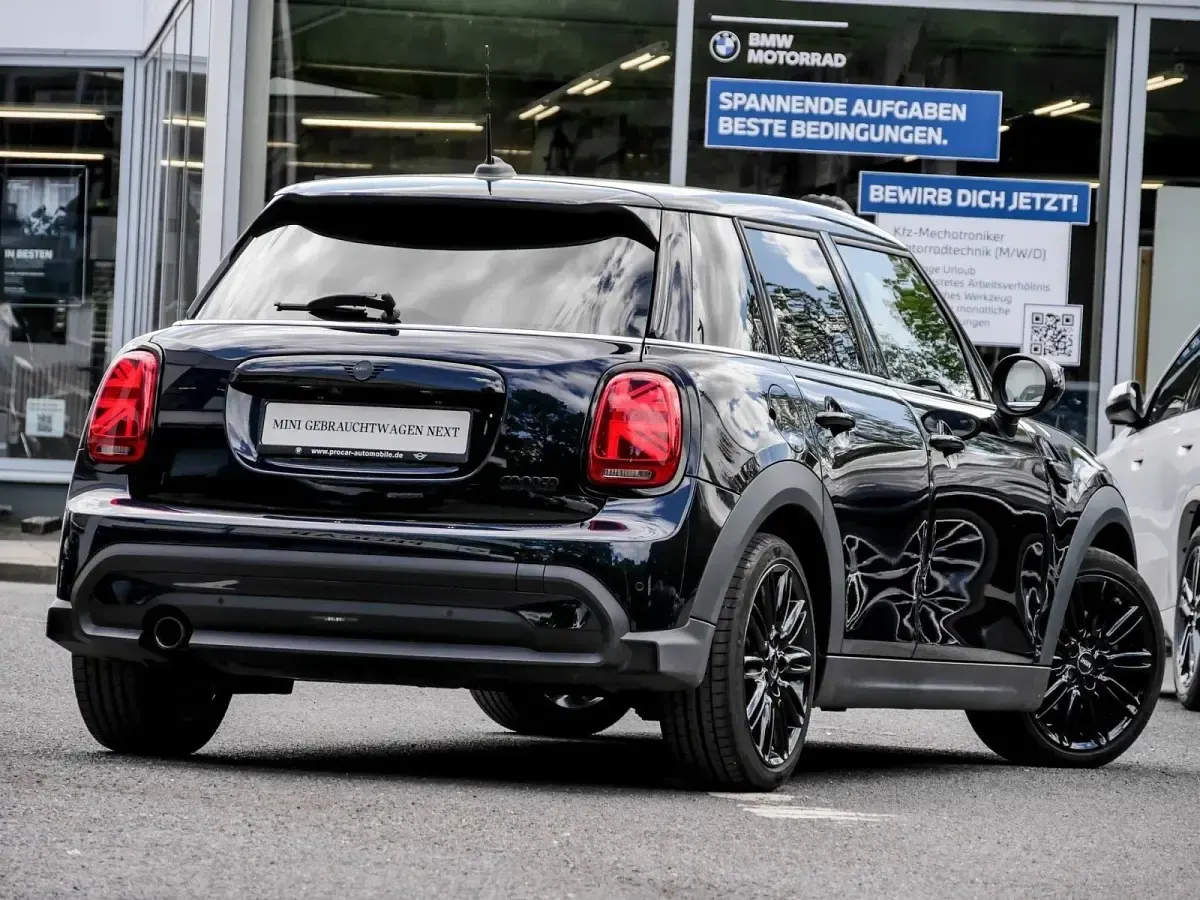 Gebraucht Mini Cooper 136 PS (100 kW) 2023 Schwarz Kleinwagen