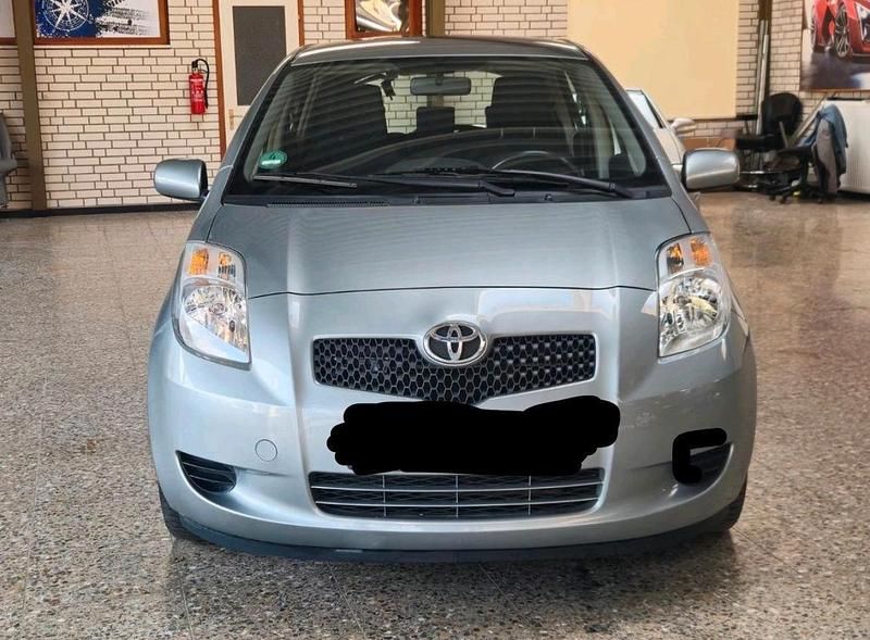 Gebraucht Toyota Yaris 69 PS (50 kW) 2006 Blau Kleinwagen