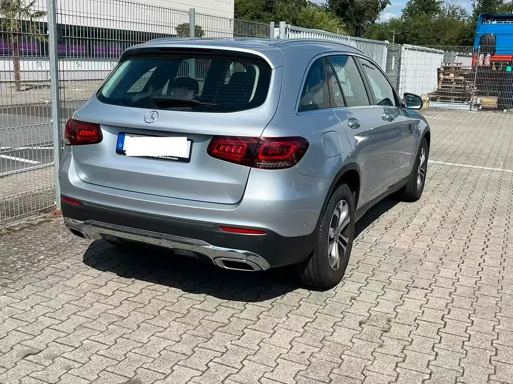Gebraucht Mercedes GLC220 194 PS (142 kW) 2021 Silber SUV