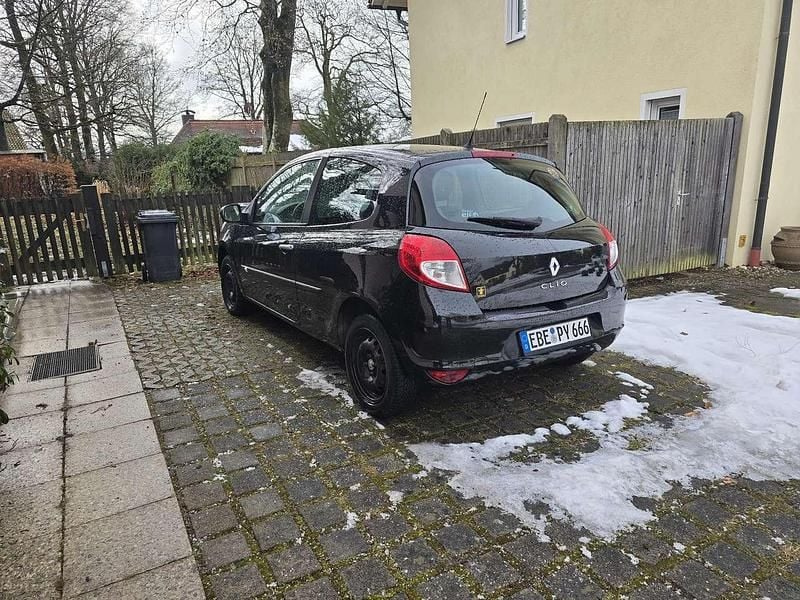 Gebraucht Renault Clio II Expression 75 PS (55 kW) 2011 Kleinwagen