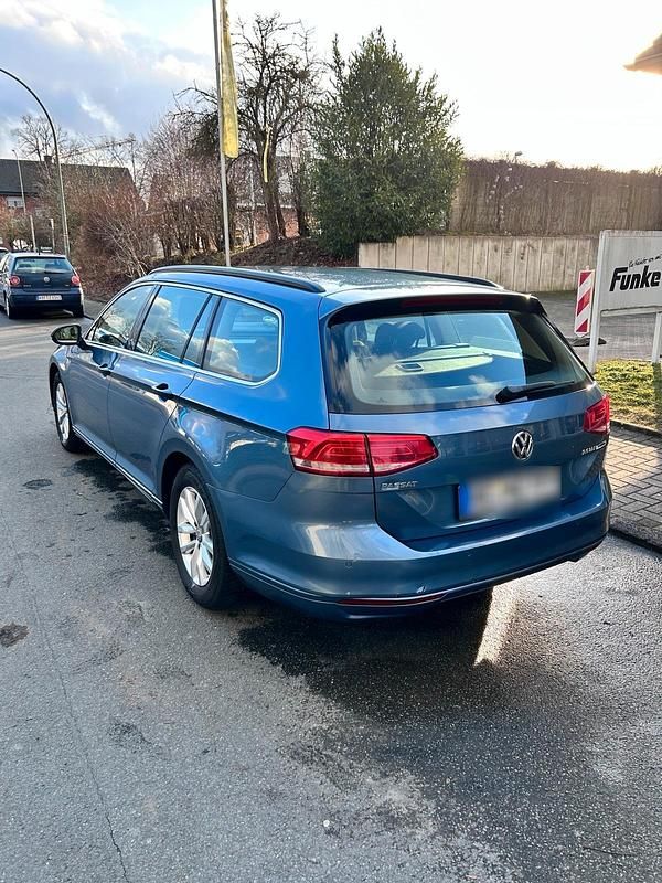 Gebraucht VW Passat 180 PS (132 kW) 2014 Blau Kombi
