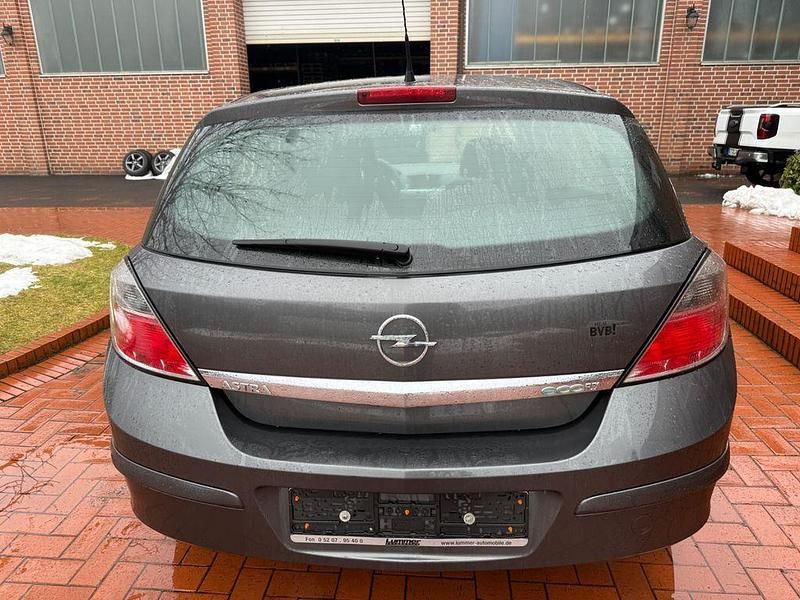 Gebraucht Opel Astra Selection 90 PS (66 kW) 2009 Grau Limousine