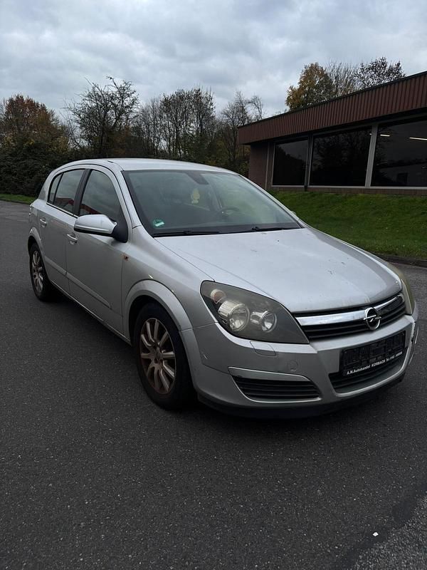 Gebraucht Opel Astra 105 PS (77 kW) 2005 Silber Limousine
