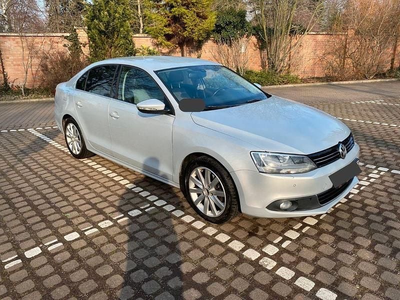 Silber Gebraucht 2012 VW Jetta Highline Limousine | 5.500 € (Guter Preis) - Bild 1/4
