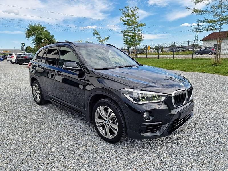 Saphirschwarz metallic Gebraucht 2019 BMW X1 Sport Line SUV | 21.400 € (Guter Preis) - Bild 1/4