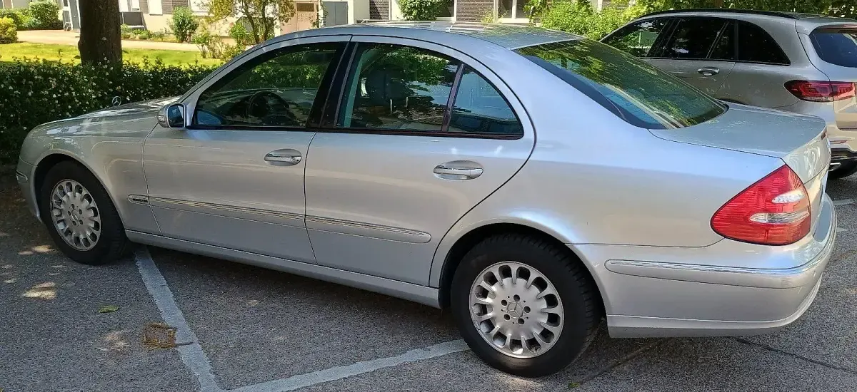 Gebraucht Mercedes E280 231 PS (169 kW) 2006 Silber Limousine