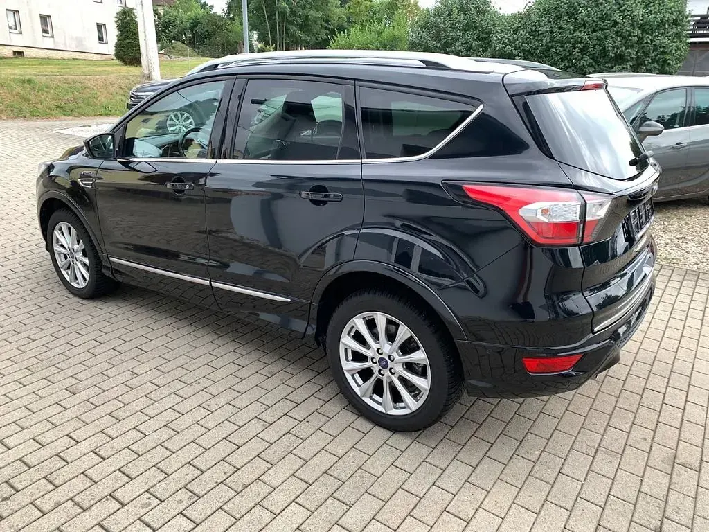 Gebraucht Ford Kuga Vignale 179 PS (131 kW) 2019 Shadow black SUV