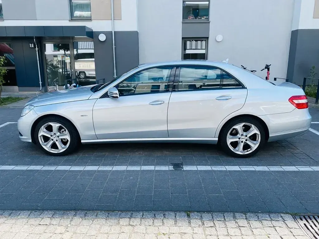 Gebraucht Mercedes E200 170 PS (125 kW) 2011 Silber Limousine