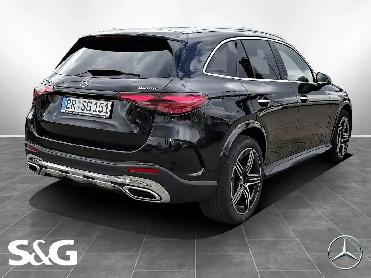 Gebraucht Mercedes GLC220 AMG 197 PS (144 kW) 2026 Metalliclack obsidianschwarz met SUV