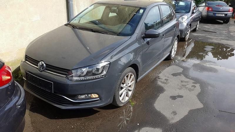 Gebraucht VW Polo 105 PS (77 kW) 2015 Grau Limousine