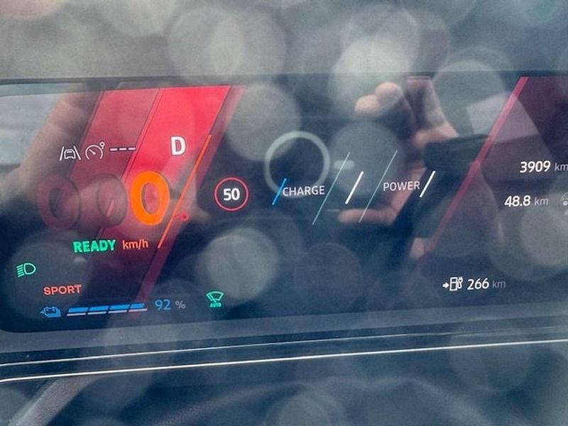 Second-hand Renault 5 E-Tech Komfort 110 kW (150 CP) 2025 Negru Berlinǎ