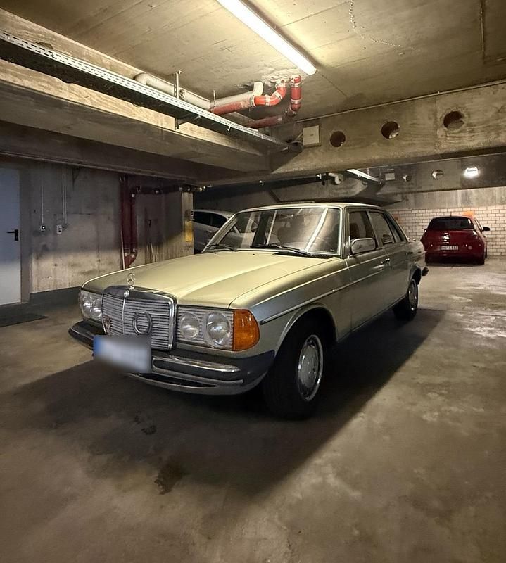 Gebraucht Mercedes 250 140 PS (102 kW) 1981 Grün Limousine