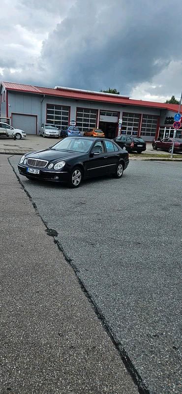Blau Gebraucht 2002 Mercedes E320 Limousine | 2.500 € (Superpreis) - Bild 1/4