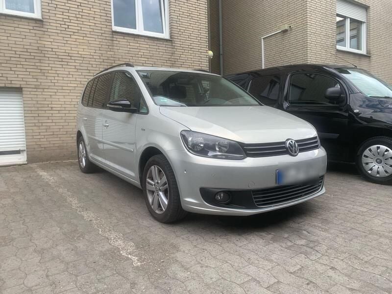 Silber Gebraucht 2012 VW Touran Match Van / Kleinbus | 10.999 € - Bild 1/2