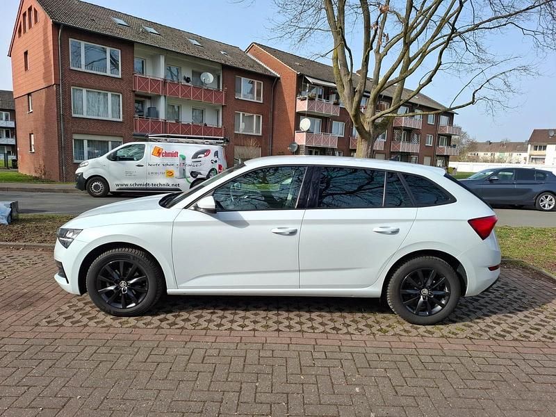 Gebraucht Skoda Scala 116 PS (85 kW) 2019 Weiß Kleinwagen
