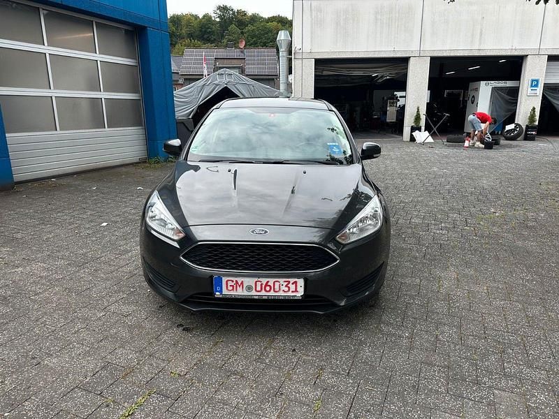 Gebraucht Ford Focus Trend 95 PS (69 kW) 2018 Grau Kombi