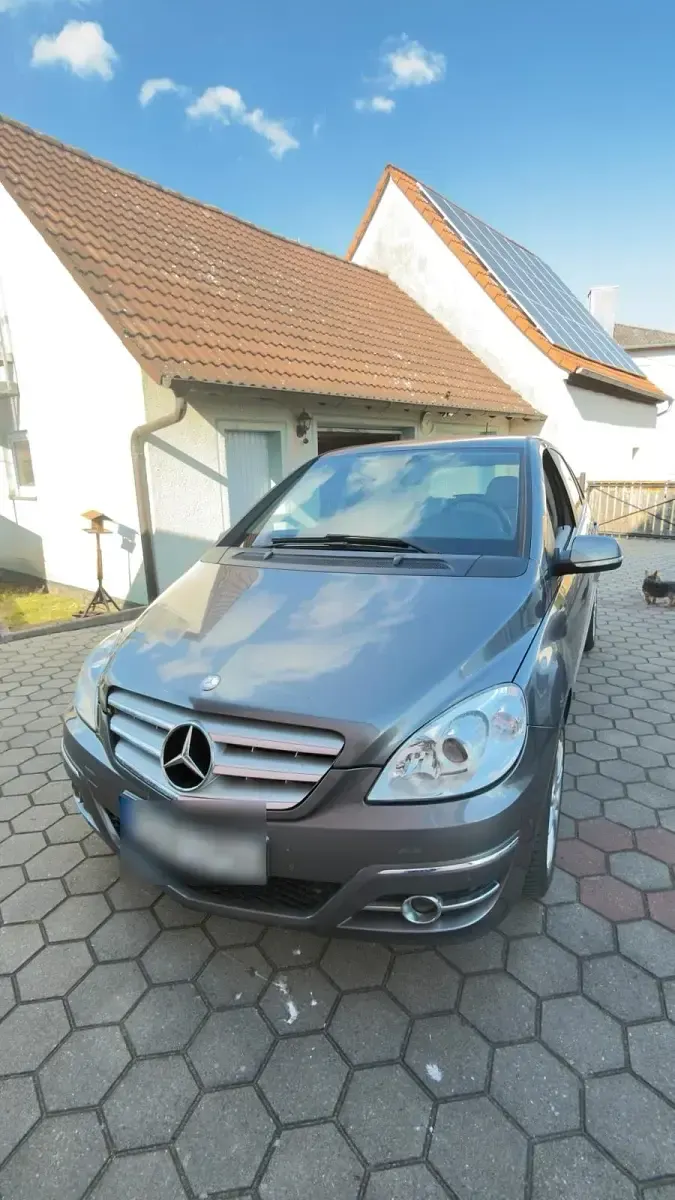 Gebraucht Mercedes B200 140 PS (102 kW) 2010 Grau Van / Kleinbus