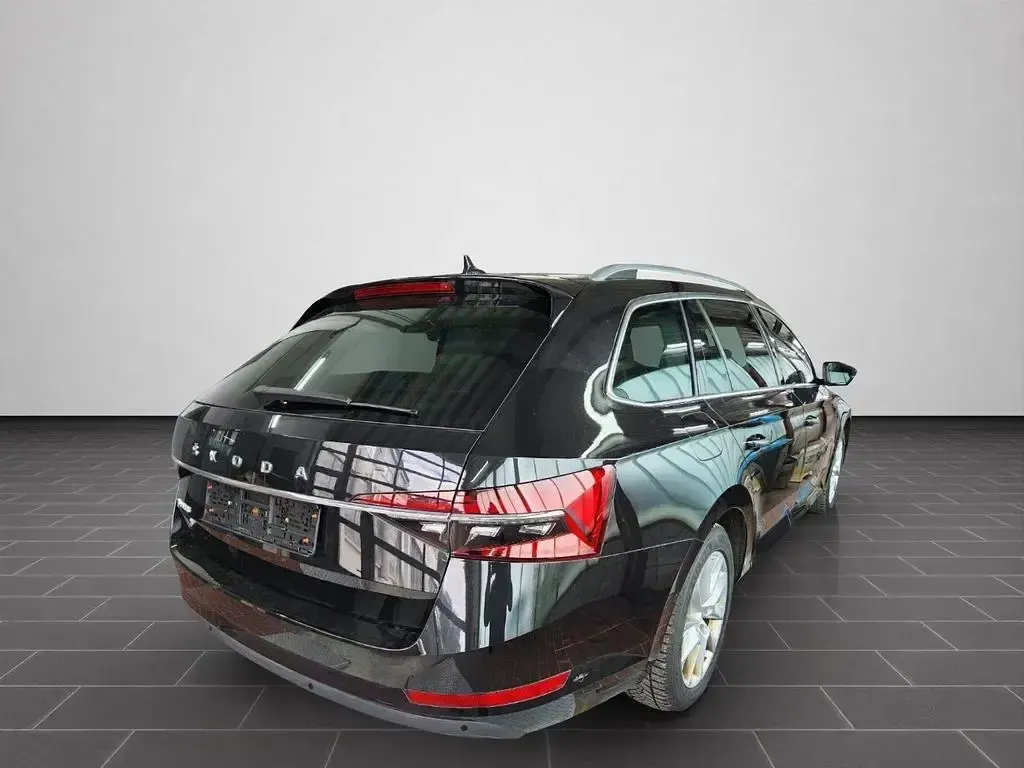 Gebraucht Skoda Superb Style 150 PS (110 kW) 2024 Blackmagic perleffekt Kombi