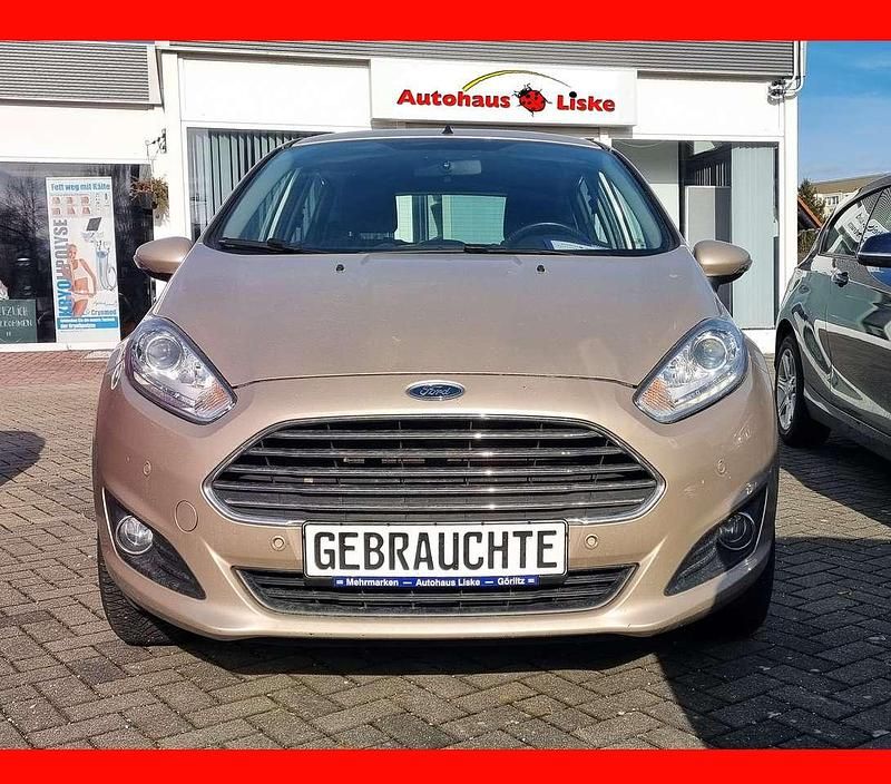 Gebraucht Ford Fiesta 82 PS (60 kW) 2015 Beige Limousine
