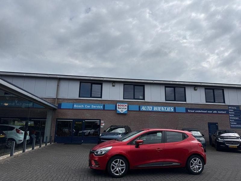 Rot Gebraucht 2019 Renault Clio IV Zen Limousine | 5.950 € (Superpreis) - Bild 1/4