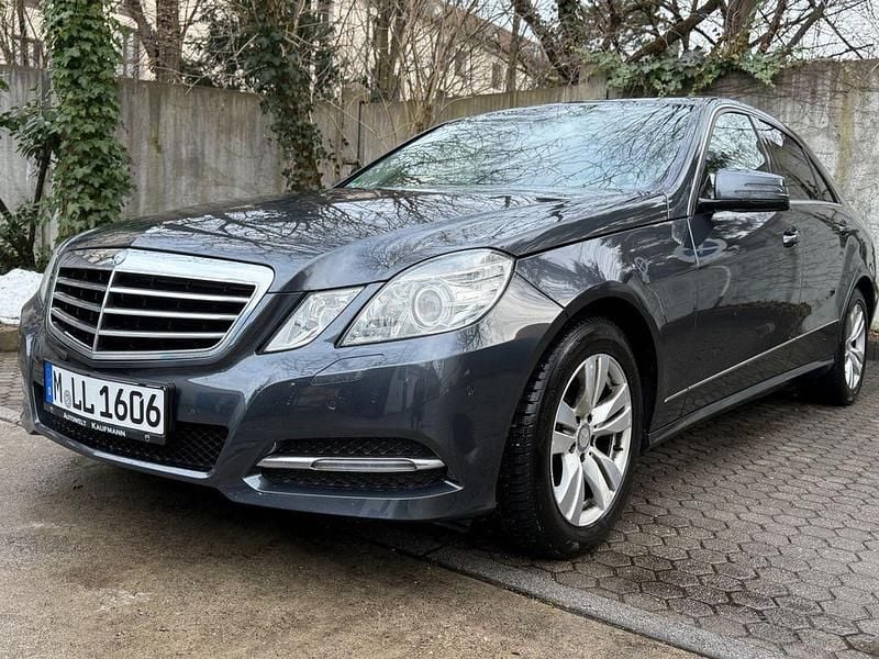 Gebraucht Mercedes E220 Avantgarde 170 PS (125 kW) 2013 Grau Limousine