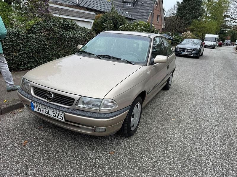 Second-hand Opel Astra 75 CP (55 kW) 1997 Bej Berlinǎ