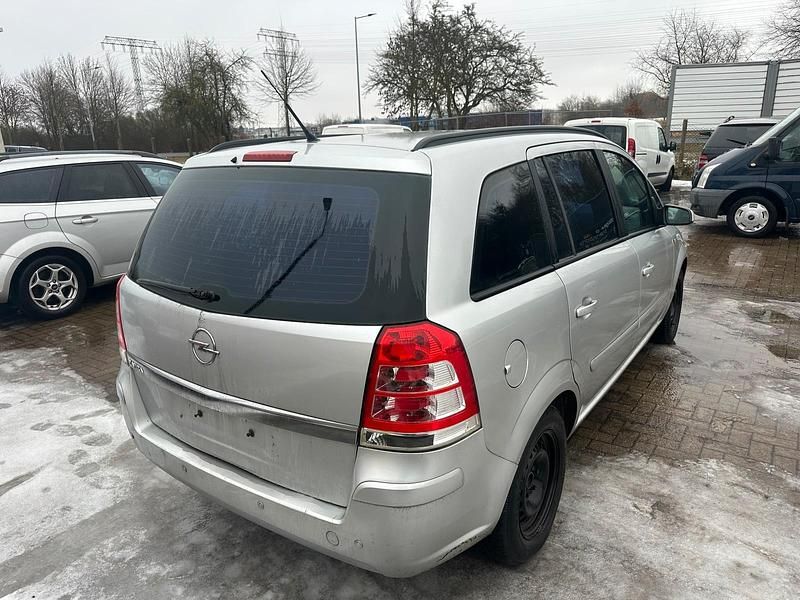 Gebraucht Opel Zafira 116 PS (85 kW) 2008 Silber Van / Kleinbus