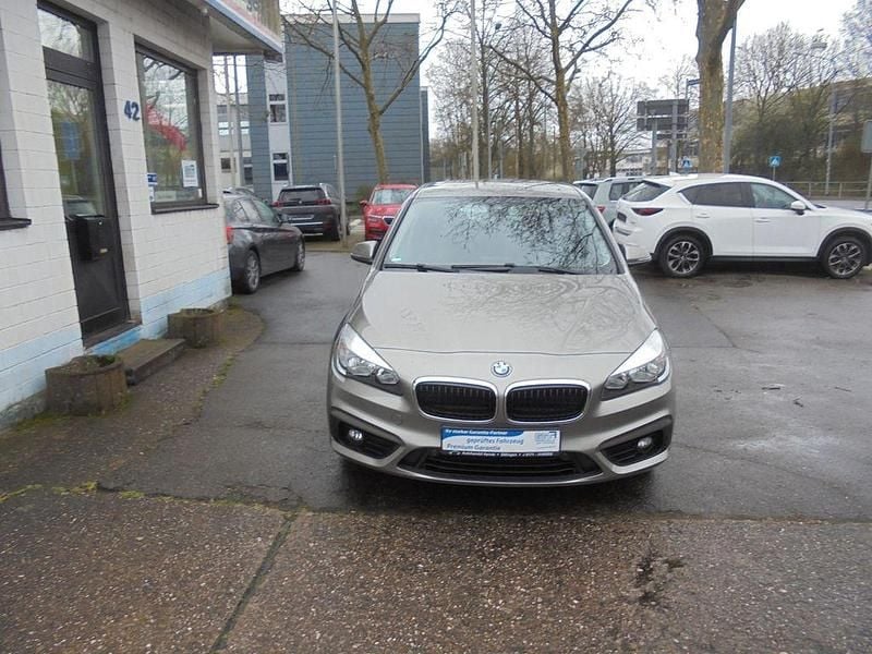Gebraucht BMW 218 Active Tourer 136 PS (100 kW) 2015 Silber Van / Kleinbus