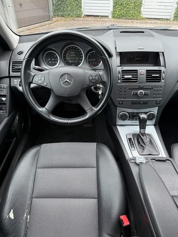Schwarz Gebraucht 2010 Mercedes C220 Limousine | 6.400 € (Fairer Preis) - Bild 1/4