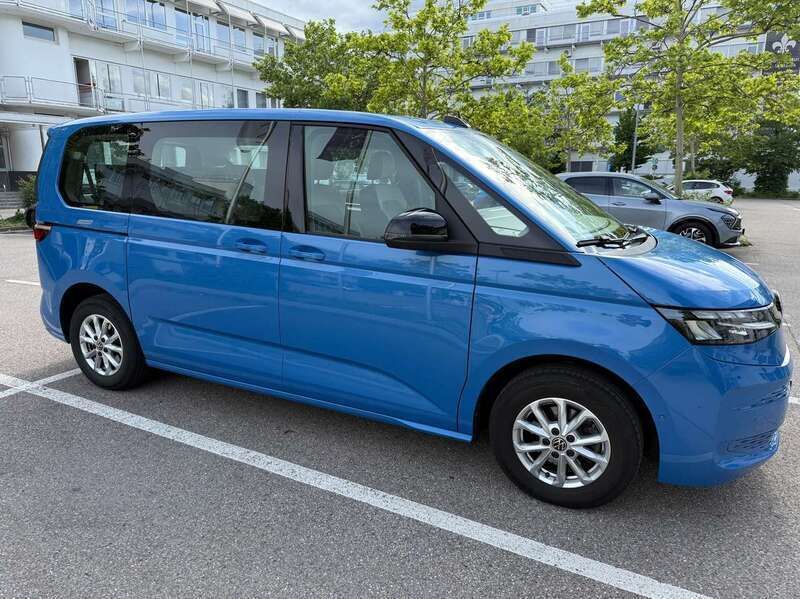 Blau Gebraucht 2024 VW T7 Van | 45.900 € - Bild 1/4