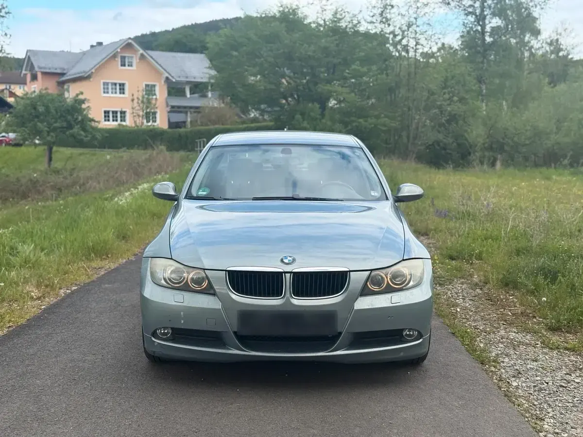 Gebraucht BMW 318 129 PS (94 kW) 2006 Grau Limousine