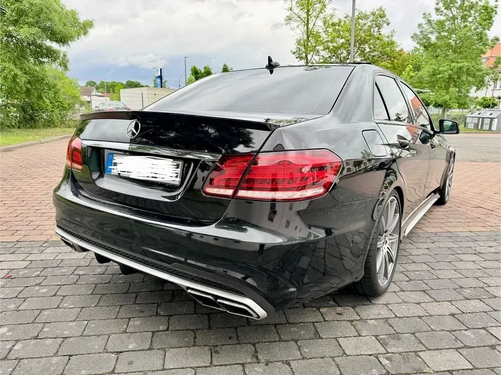 Gebraucht Mercedes E300 AMG 231 PS (169 kW) 2015 Schwarz Limousine