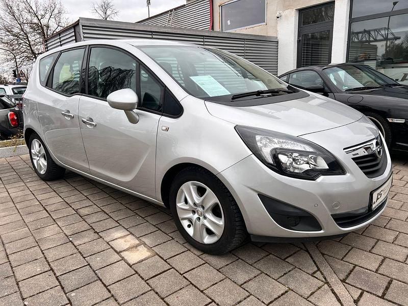 Gebraucht Opel Meriva Innovation 101 PS (74 kW) 2012 Silber Van / Kleinbus