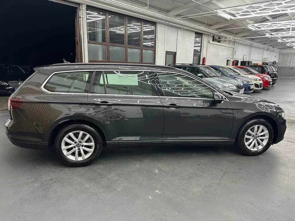 Gebraucht VW Passat Business 150 PS (110 kW) 2023 Grau Kombi