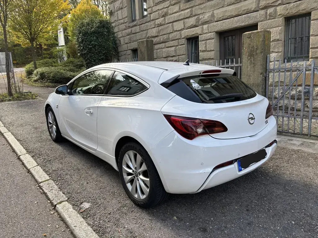 Gebraucht Opel Astra GTC Sport 131 PS (96 kW) 2014 Weiß Coupé